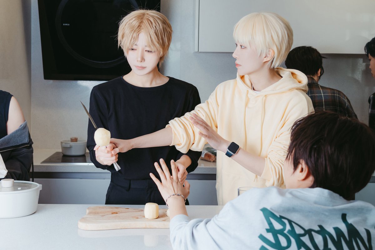 TeSTAR_project's tweet photo. 아현아!
🦌 @Peng_Kku
🐻 @YOUONE_505
🐶 @sohyulcos
P. @jeong_siel
ASST. @Genie_cos
#데뷔못하면죽는병걸림 #데못죽
#테스타프로젝트 #TeSTAR_Project https://t.co/TQO4tmyJRh