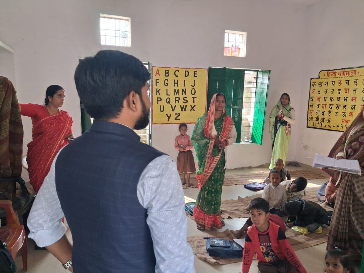 beo_bhagalpur's tweet image. आज #𝙿𝚂_𝙱𝙷𝙰𝙶𝙰𝙻𝙿𝚄𝚁 1&amp;amp;2 व को-लोकेटेड #𝙰𝚆𝙲 का @kr_suraj_BEO द्वारा निरीक्षण कर बच्चों के लर्निंग आउटकम व प्री-प्राईमरी के नौनिहालों को पोषणयुक्त शिक्षा सुनिश्चित कराने हेतु संबंधित को निर्देशित किया गया।
@basicshiksha_up @CMOfficeUP @dmdeoria @BsaDeoria @thisissanjubjp