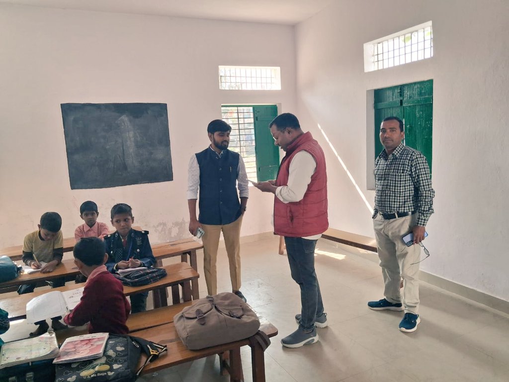 beo_bhagalpur's tweet image. आज #𝙿𝚂_𝙱𝙷𝙰𝙶𝙰𝙻𝙿𝚄𝚁 1&amp;amp;2 व को-लोकेटेड #𝙰𝚆𝙲 का @kr_suraj_BEO द्वारा निरीक्षण कर बच्चों के लर्निंग आउटकम व प्री-प्राईमरी के नौनिहालों को पोषणयुक्त शिक्षा सुनिश्चित कराने हेतु संबंधित को निर्देशित किया गया।
@basicshiksha_up @CMOfficeUP @dmdeoria @BsaDeoria @thisissanjubjp