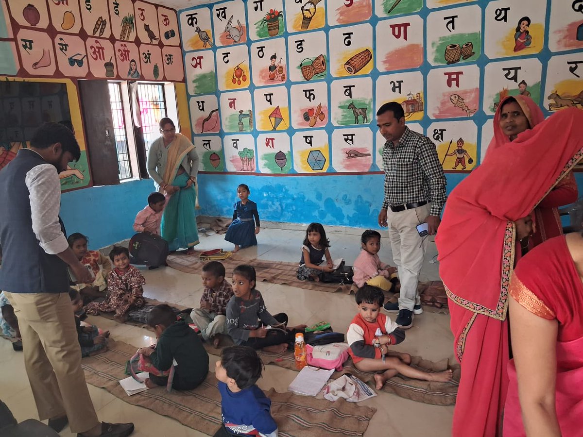 beo_bhagalpur's tweet image. आज #𝙿𝚂_𝙱𝙷𝙰𝙶𝙰𝙻𝙿𝚄𝚁 1&amp;amp;2 व को-लोकेटेड #𝙰𝚆𝙲 का @kr_suraj_BEO द्वारा निरीक्षण कर बच्चों के लर्निंग आउटकम व प्री-प्राईमरी के नौनिहालों को पोषणयुक्त शिक्षा सुनिश्चित कराने हेतु संबंधित को निर्देशित किया गया।
@basicshiksha_up @CMOfficeUP @dmdeoria @BsaDeoria @thisissanjubjp
