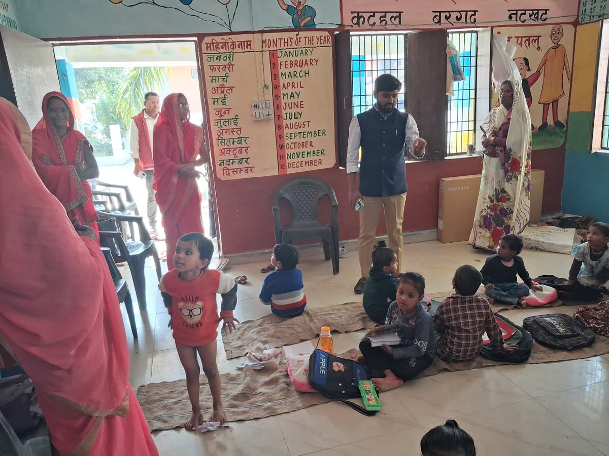 beo_bhagalpur's tweet image. आज #𝙿𝚂_𝙱𝙷𝙰𝙶𝙰𝙻𝙿𝚄𝚁 1&amp;amp;2 व को-लोकेटेड #𝙰𝚆𝙲 का @kr_suraj_BEO द्वारा निरीक्षण कर बच्चों के लर्निंग आउटकम व प्री-प्राईमरी के नौनिहालों को पोषणयुक्त शिक्षा सुनिश्चित कराने हेतु संबंधित को निर्देशित किया गया।
@basicshiksha_up @CMOfficeUP @dmdeoria @BsaDeoria @thisissanjubjp