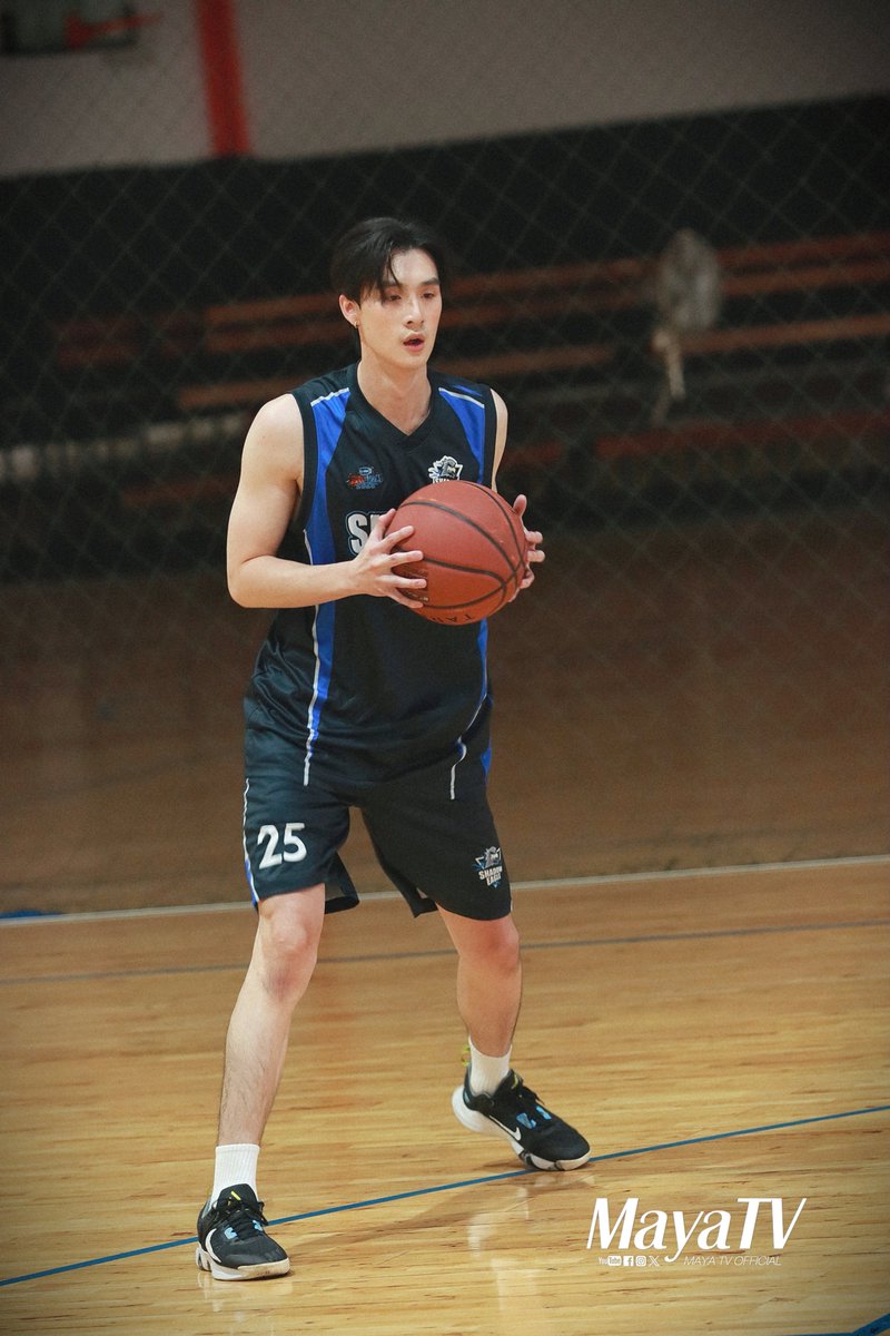 mayaonline2002's tweet image. Snapshot #MAYATVOFFICIAL | ธี ธีรเดช #tee_vtp ลงสนามซ้อมบาสฯ ก่อนเปิดแมทช์หยุดโลกใน #GMMTVStarlympics2025

Interview📽🔗youtube.com/live/dZ7TvgvNm…