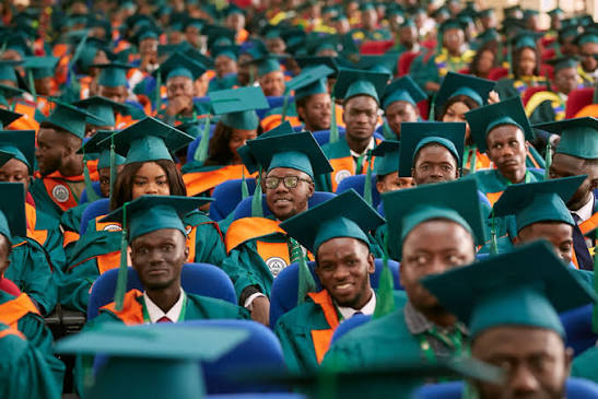 umatlive_'s tweet photo. 📍GRADUATION STATISTICS 2025📍
There were total number of 2,116 Undergraduate Graduands at the 17th Congregation Ceremony. 

1st Class Honor - 282🥇
2nd Class Upper Honor - 1,322🥈
2nd Class Lower Honor - 499🥉
Pass - 13 🎖

Congratulations to our Engineers🎉 https://t.co/W6EqxQpcrP
