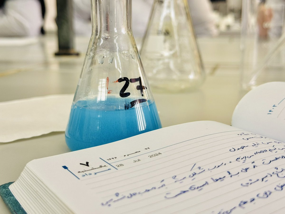 از آزمایشگاه با استاد دوزلی🙂‍↔️