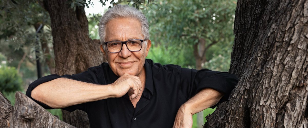 Zülfü Livaneli’den solcu ve kemalistlerin cehaleti itirafı:

“Abdülhamid kitabını yazdığımda ona çok hücum etmemi istediler. Oysa II. Abdülhamid, 34 yıllık imparatorluk döneminde sadece 11 idam kararı imzalamış; onların da biri hariç hepsi adi suçlardan.

Aynı dönemde Belçika