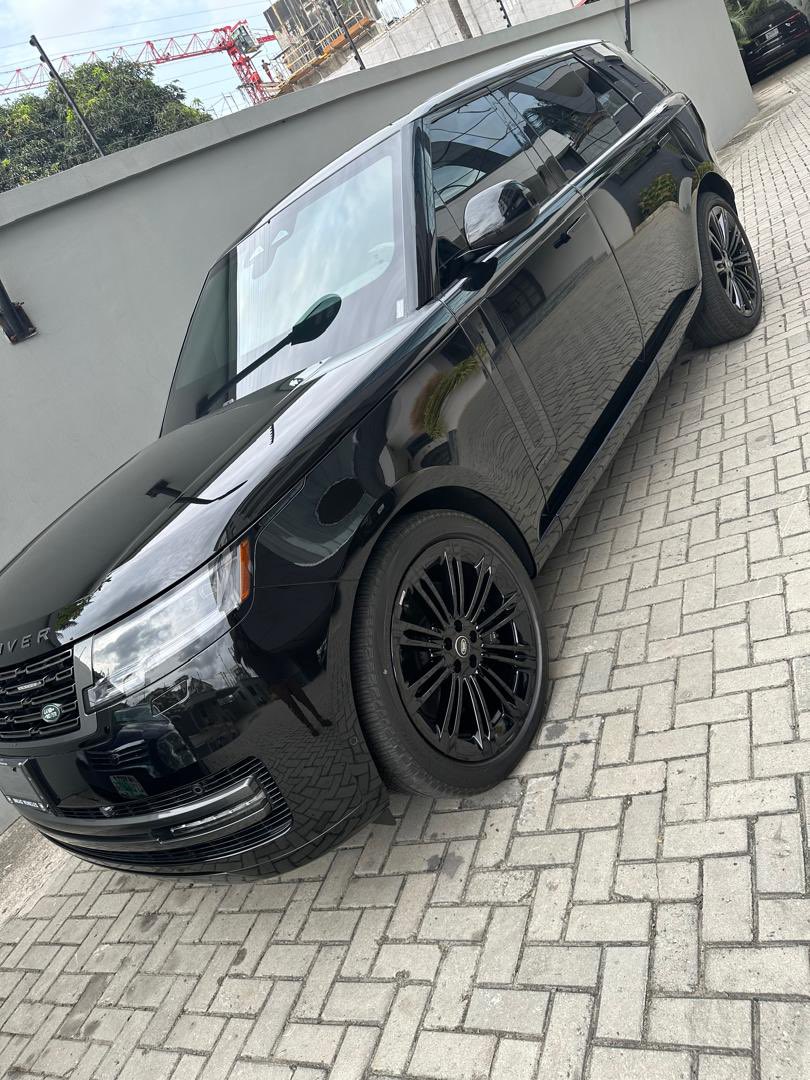 YemieFash's tweet photo. A contact of mine has two units of the 2025 Range Rover Autobiography INKAS bulletproof, American-spec, long-wheelbase edition available for sale, priced at 950 million naira each (Asking price). These are top-tier vehicles with full luxury features and enhanced protection. I have attached the photos and videos showing both the exterior and interior so you can see the condition for yourself.

Please help retweet. The right buyers are on your timeline, and your engagement might be all that’s needed to connect them.