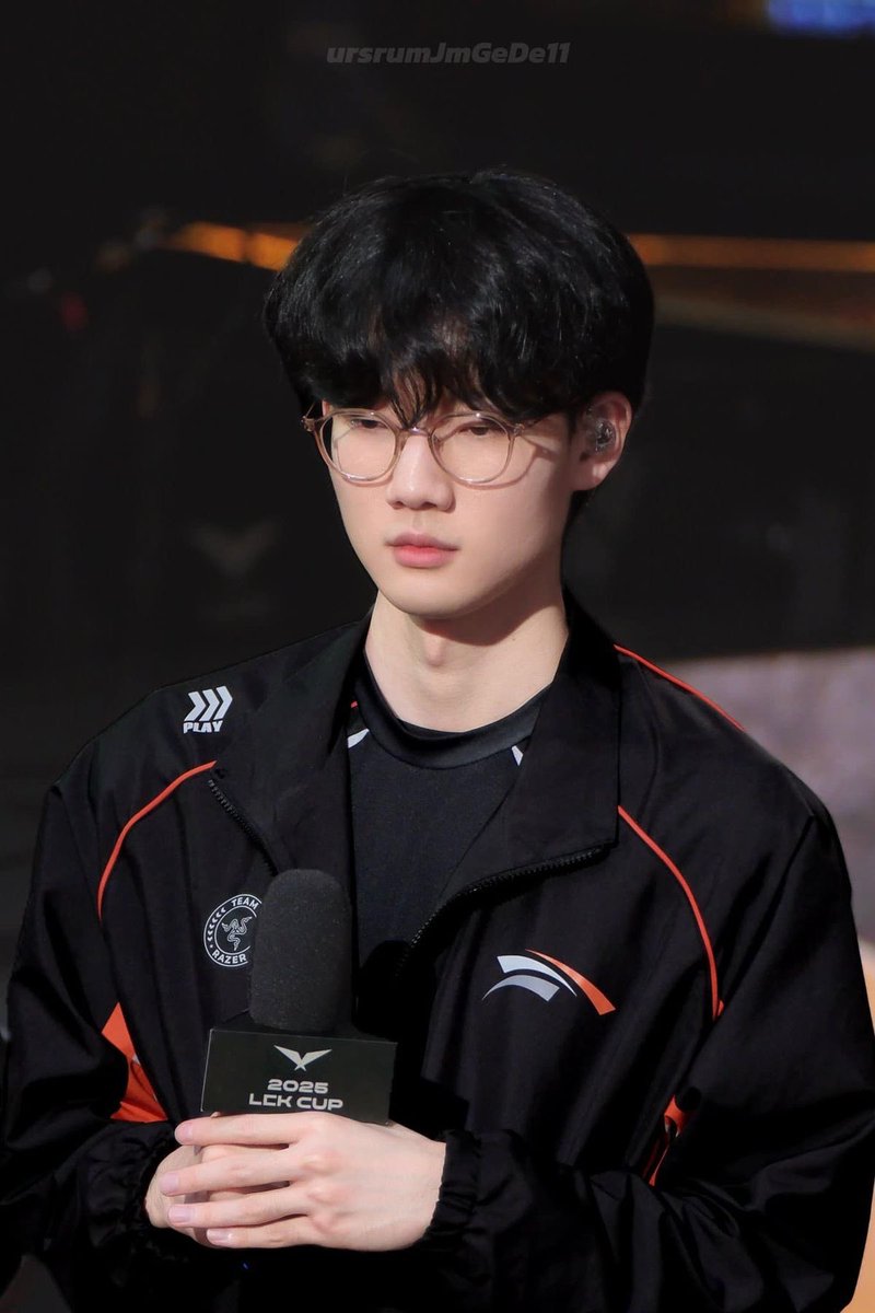 candleblues's tweet image. the waist grabbers