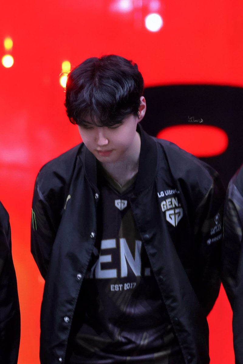 candleblues's tweet image. the waist grabbers