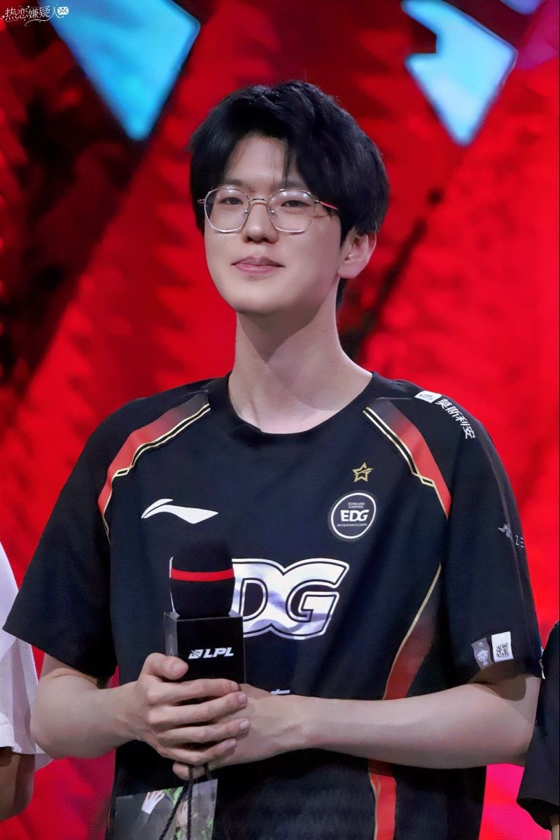 candleblues's tweet image. the waist grabbers