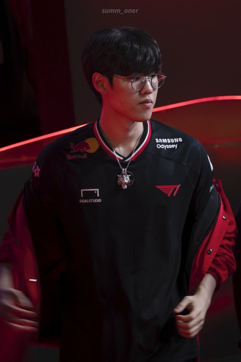 candleblues's tweet image. the waist grabbers