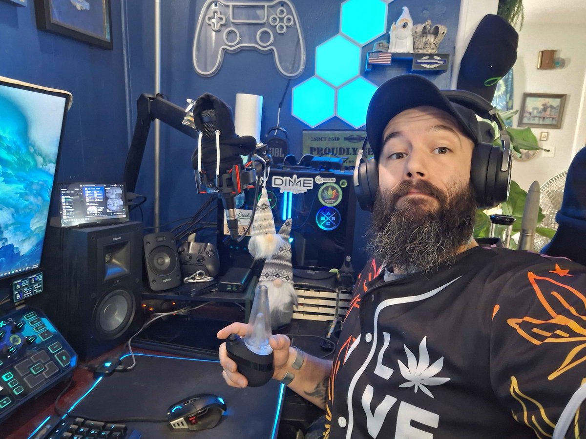 KingZher0's tweet photo. Doing some streaming, trying to get back into it. Gotta find my niche. #toker #puffco #twitch #stream #420streamer #findingniche #veteran #dab #wakeandbake https://t.co/CLfhxqkP3c