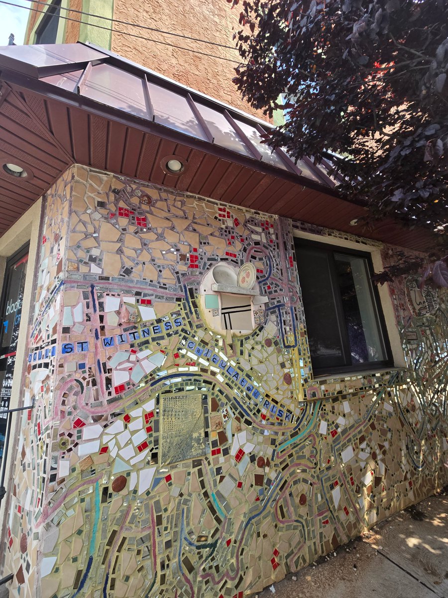 Savannah_0611's tweet image. #MosaicMonday #AlphabetChallenge #WeekWforWindows 

Philadelphia, PA
June, 2025