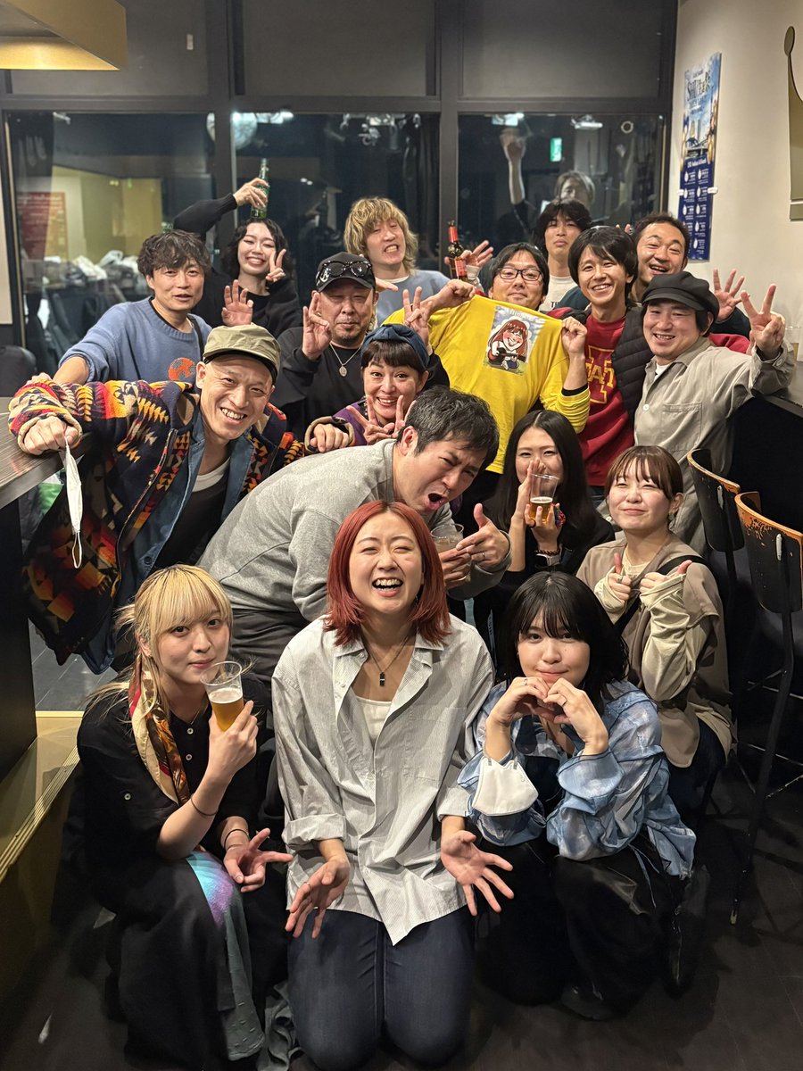 本日もありがとうございました！
恒例の乾杯写真です🍻

愛し愛されるサクライヒナコだから作れた景色🪟
新店舗でまた集まりましょう！

New single「湖岸沿いのファンファーレ」
沢山の人の元へ届け！🕊️

2025.12.1 (月)
サクライヒナコ pre.
『HINA IN JAPAN Fes.2025"Say Goodbye!, Say Hello!”』