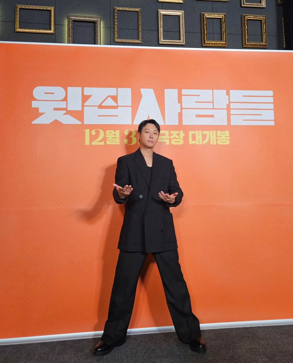 ㅅㅂ 저희 아저씨 머리 박박 민거 맞네
앞머리가 너무 짧아요