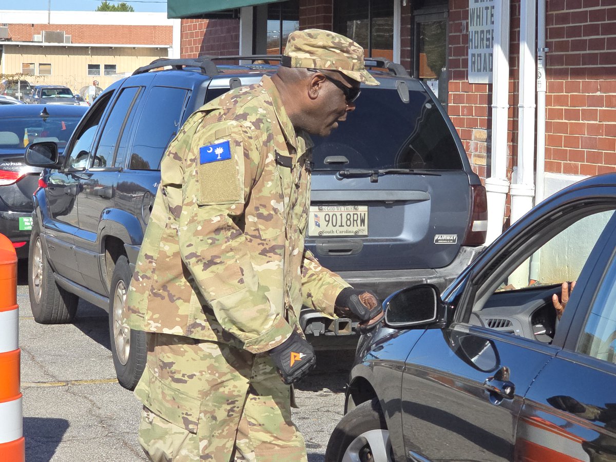 SCSG1670's tweet photo. Ending the week of November 17 - 21, the @SCSG assisted @HarvestHopeFB during Operation One SC distributing food across the state by serving 2,295 families in Columbia and Greenville. Proudly serving the citizens of South Carolina. #SCSG #govhenrymcmaster https://t.co/KcKSjthJS8