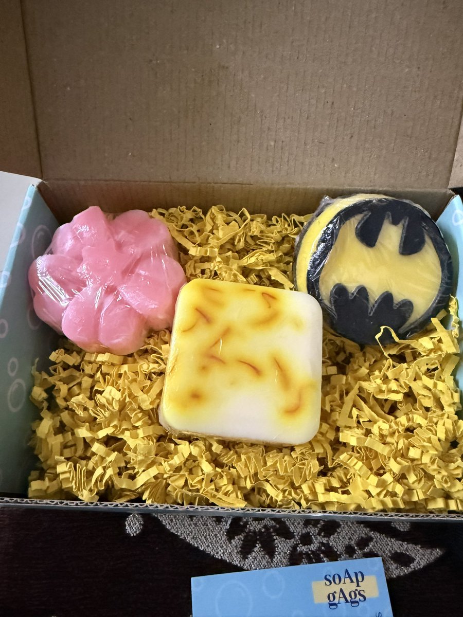 OverthinkKaAdda's tweet image. When Pears, Dove &amp;amp; Dettol couldn’t make bathing exciting anymore, I turned to Soap Gags.

Now my shower routine looks like fan art. 😂🧼

@soapgags