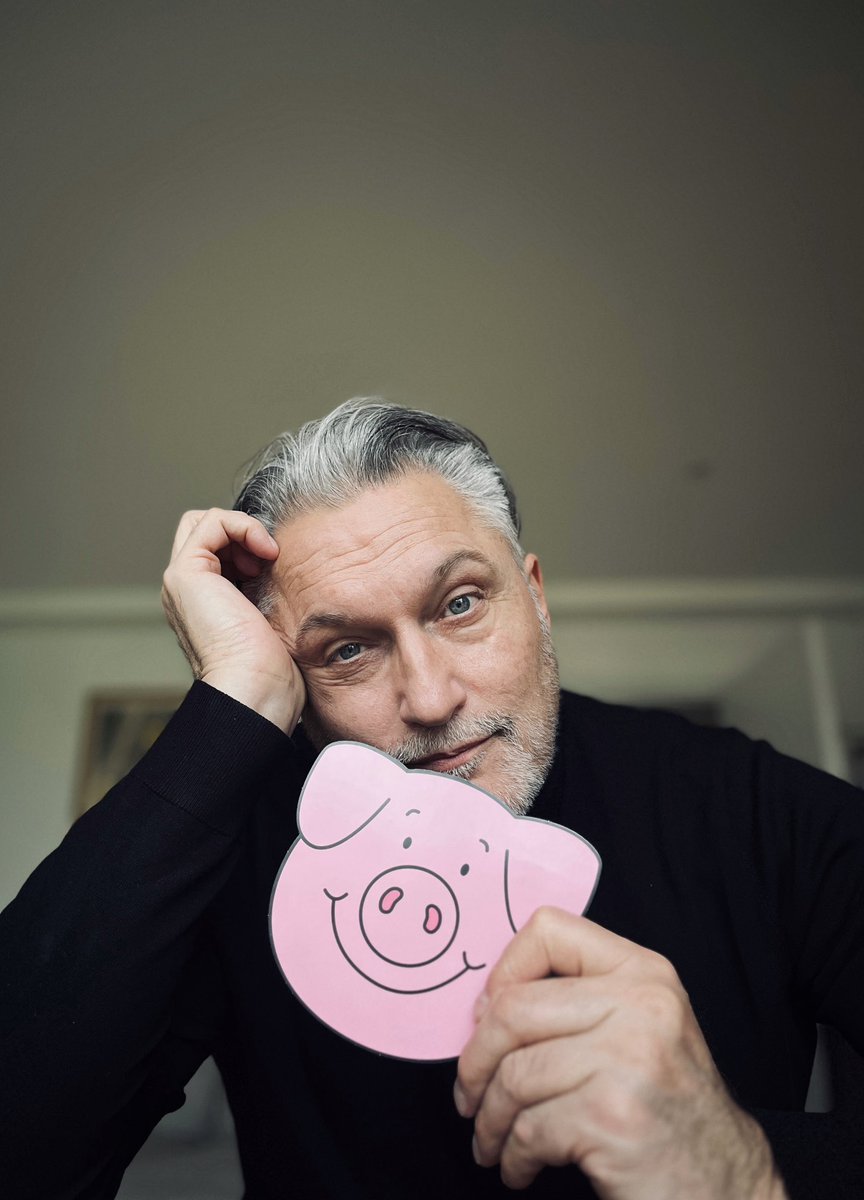 A big thank you for all the kind birthday wishes received today 🖤 they really make up for the fact that no one sends cards anymore 🐷