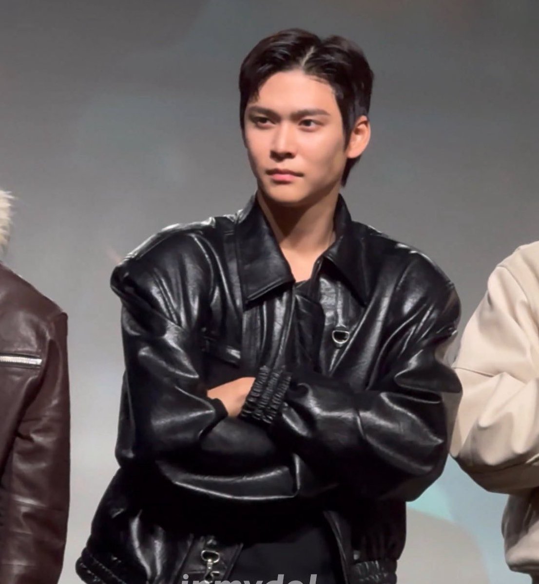 madgurlclub's tweet image. มีแต่คนโควทว่าพี่หินลุคเมื่อวานเหมือนหมอตัง ไปหารูปมาเทียบแล้วแอบเหมือนจริงๆ