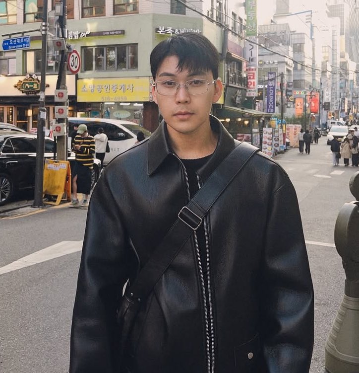 madgurlclub's tweet image. มีแต่คนโควทว่าพี่หินลุคเมื่อวานเหมือนหมอตัง ไปหารูปมาเทียบแล้วแอบเหมือนจริงๆ