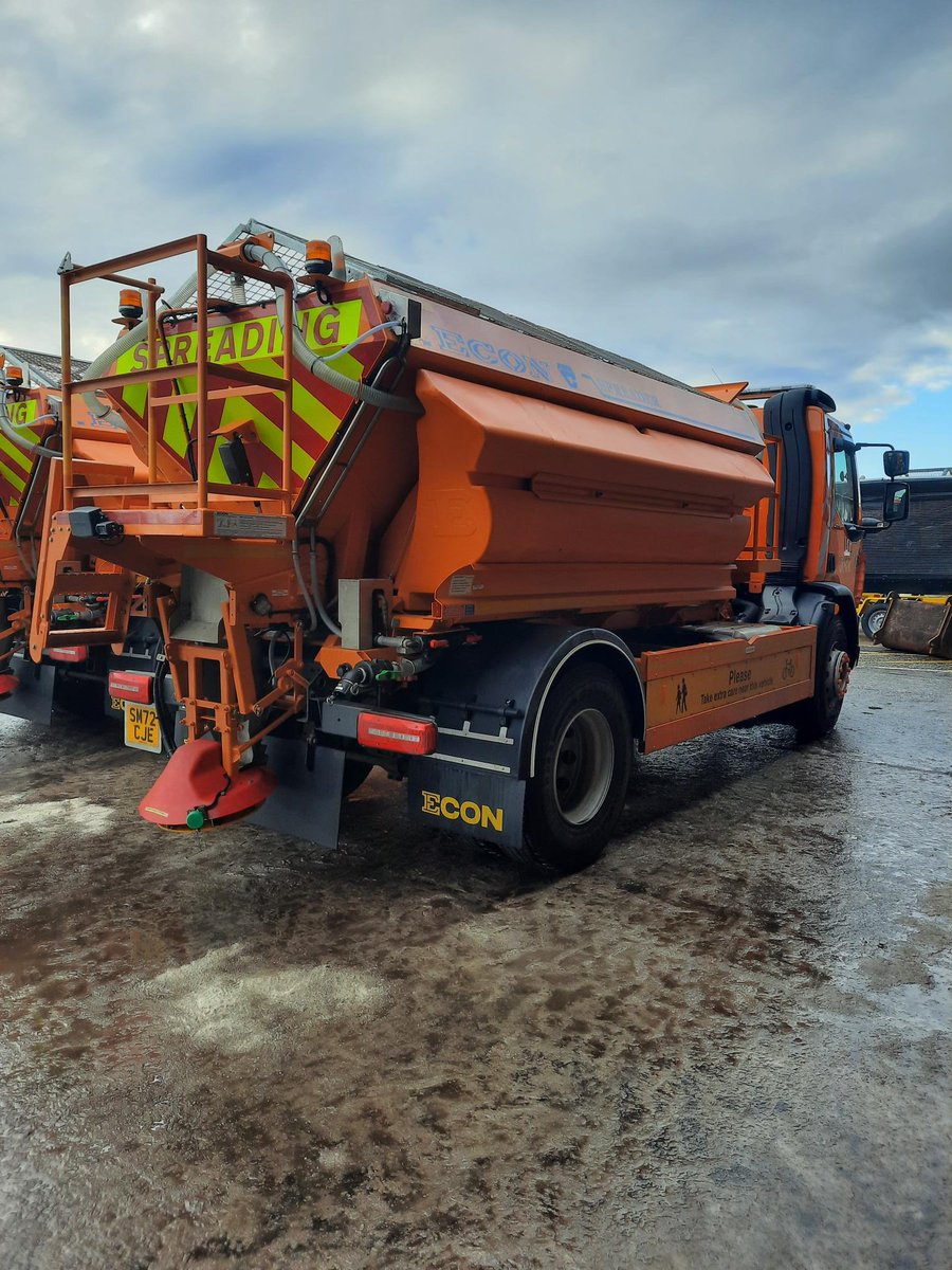 NWTrunkRoads's tweet photo. ❄️Road surface temperatures on North West trunk roads with ice excepted in the north

🚛We will have 10 gritters out pre-treating this evening and a further 8 gritters out on patrol overnight

➡️ Gritter tracker: https://t.co/wjjeYbLxTO

#DriveSafe #ReadyForWinter https://t.co/QNrqs8DqU9