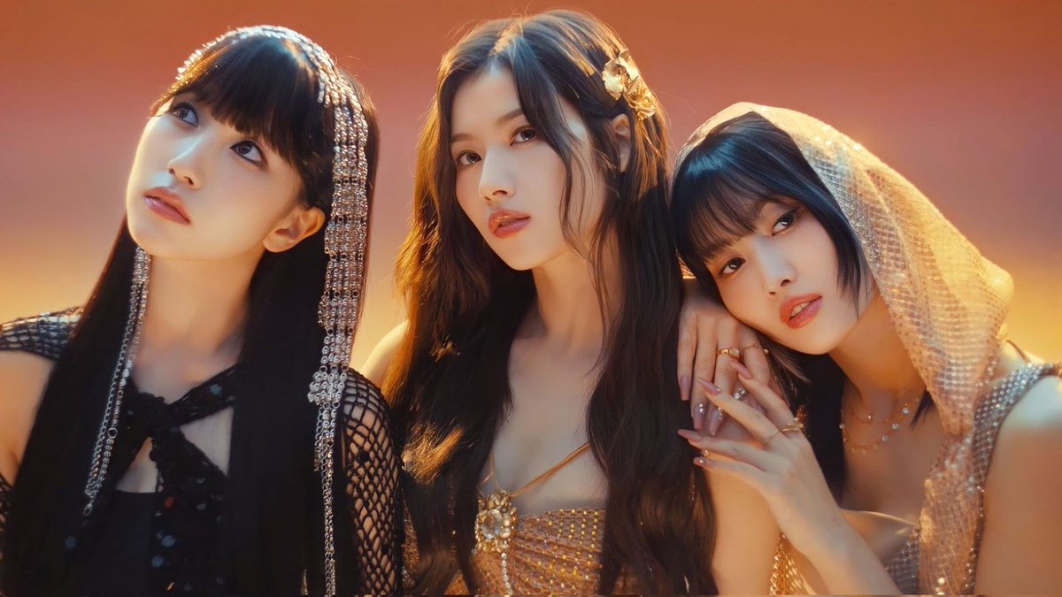 Longest charting JYPE acts on the Apple Music Global chart:

1) TWICE — 444 days 
2) NAYEON — 47 days
3) MISAMO — 41 days
4) NiziU — 30 days
5) StrayKids — 19 days