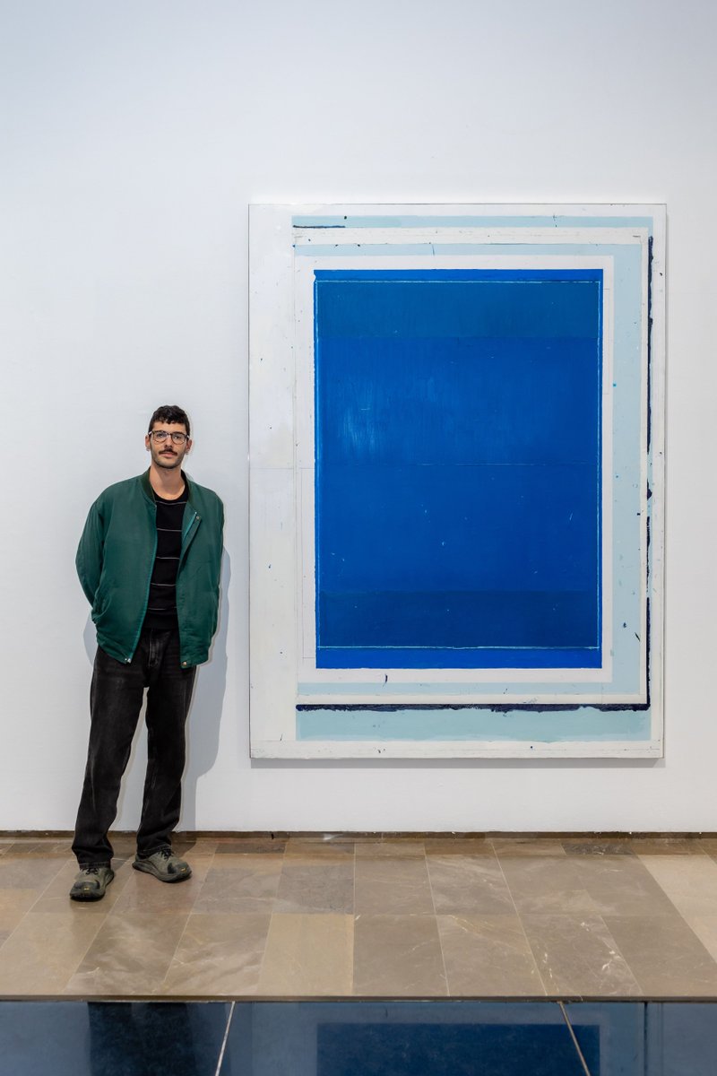 ¿Todavía no has visitado la 🎨 IV Bienal de Pintura Mª Isabel Comenge?
26 obras que recorren distintos lenguajes del panorama pictórico actual te esperan. 

En esta ocasión te presentamos a Araceli Pérez con Bread and freedom IV y a Miquel Ponce con Sin título (Mirar al mar)