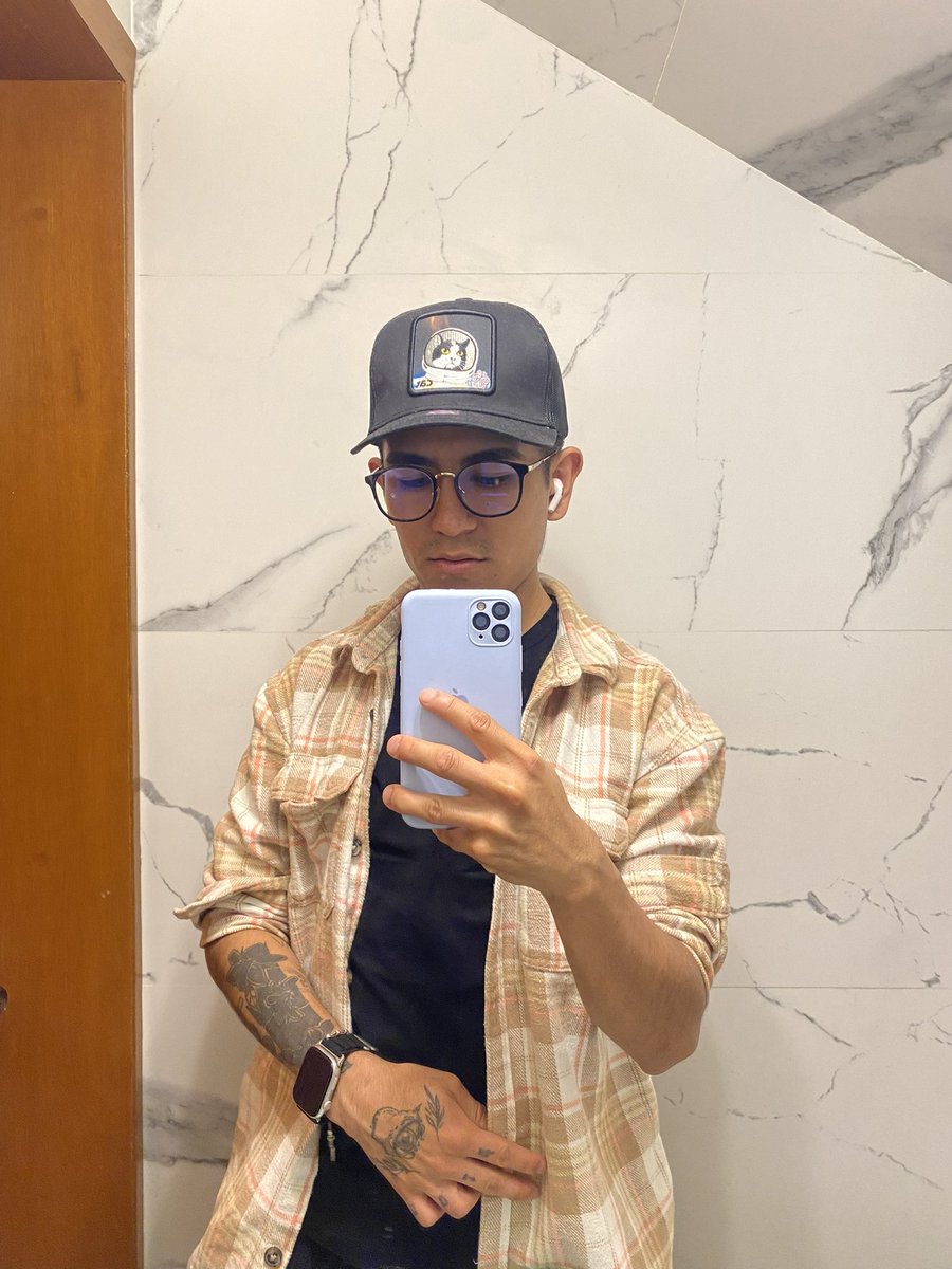 Rob Single tweet media