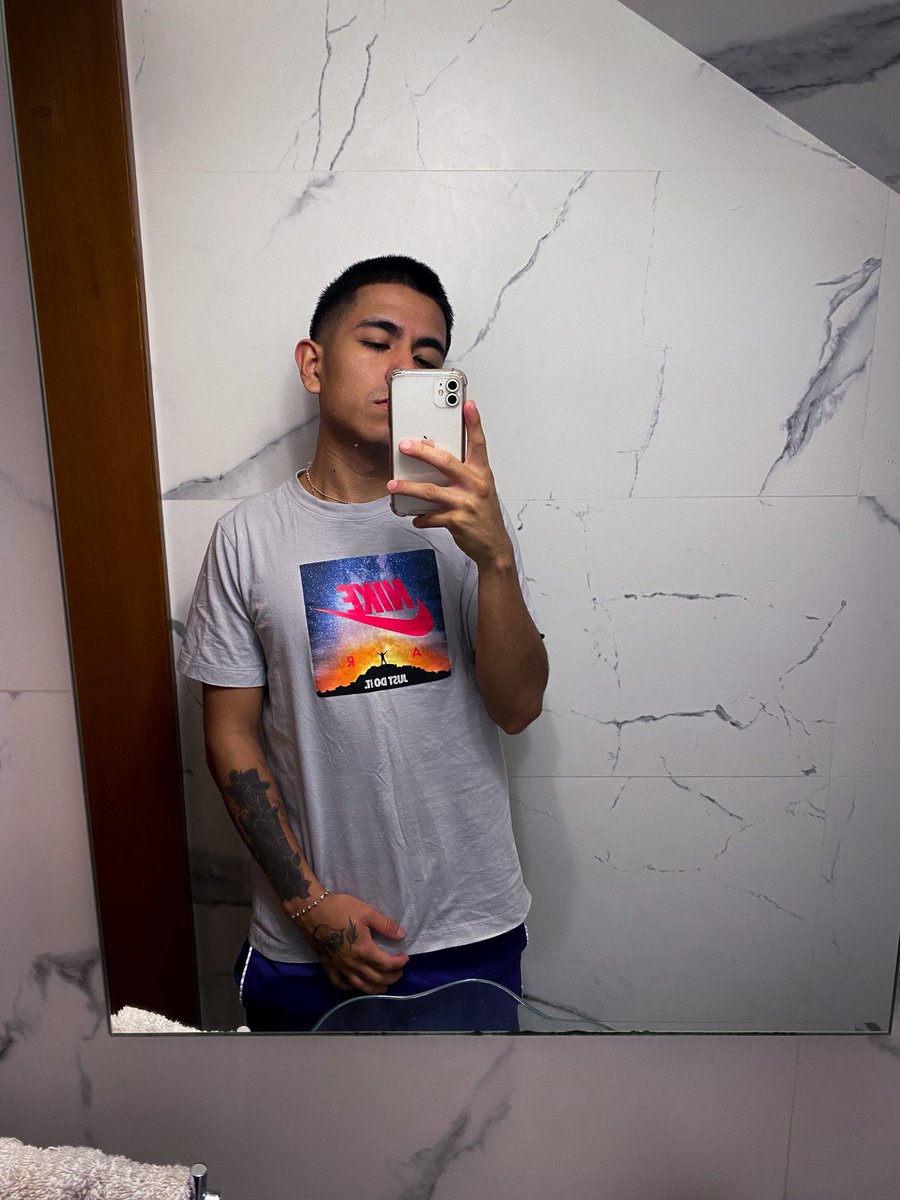 Rob Single tweet media