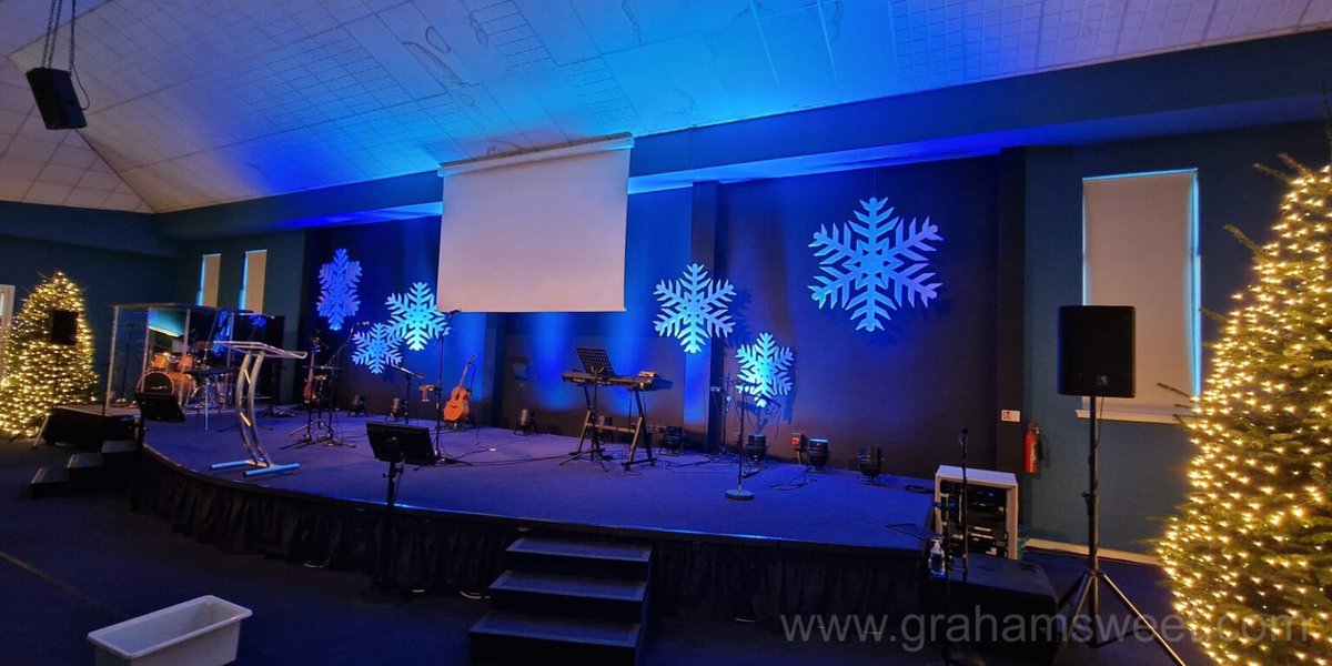 A look back at a simple yet striking display with our polystyrene snowflakes at Glasgow Elim Church. Our oversized snowflakes made a bold statement on stage, with the crisp white shapes standing out against the dark backdrop.
There’s still time to order -
grahamsweet.com/christmas-disp…