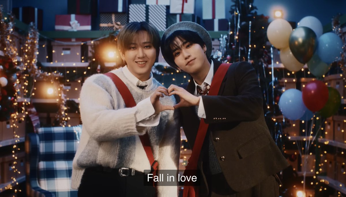 __ataidesu__'s tweet photo. クリスマスがテーマの音楽番組でどちらの可能性も存在するグループ、StrayKids https://t.co/pQe5fPSQYY