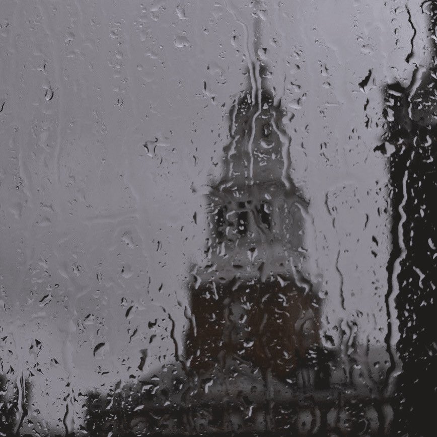 THESILENTACC's tweet photo. ¡Buenas tardes! Al parecer la tormenta de hoy ha causado destrozos en el campus. Todavía contamos con alerta meteorológica, pero si desean colaborar con la limpieza y el mantenimiento universitario, pueden dejar un MG aquí y les asignaré un compañero de trabajo. https://t.co/citZYMkfGT