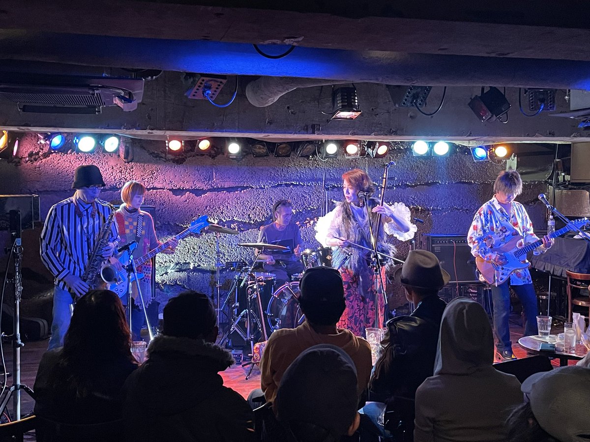HAL_Osamu's tweet photo. 昨夜のROCK SOIREE @MANDA_LA2
楽しい夜でした♪
お越しくださったお客さん、スタッフの方々、共演のみなさんの素晴らしいパフォーマンス👍
ありがとうございました♪
#ニウバイル
#SimSimBBQ
#ASBROTHERS
#AKASAKASelfishTokyo https://t.co/skjgXbqC9T