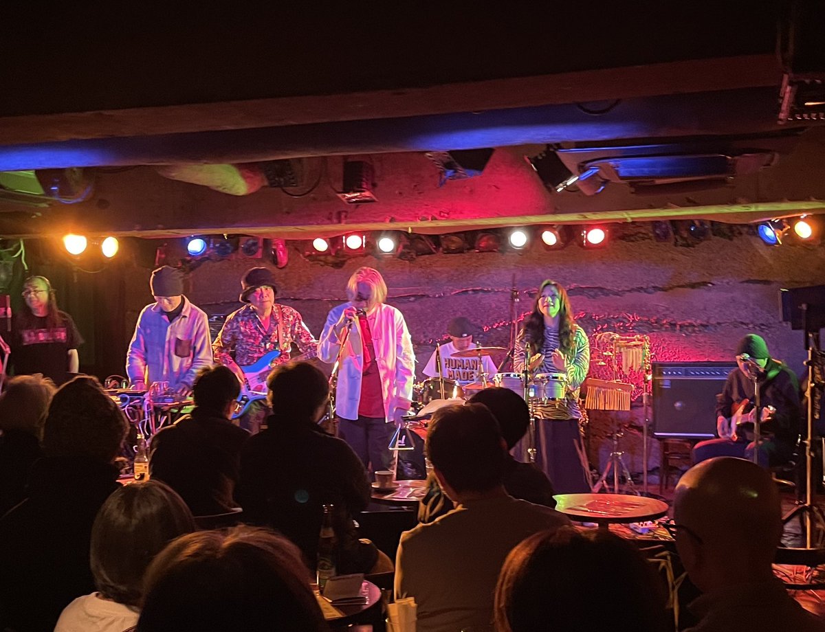 HAL_Osamu's tweet photo. 昨夜のROCK SOIREE @MANDA_LA2
楽しい夜でした♪
お越しくださったお客さん、スタッフの方々、共演のみなさんの素晴らしいパフォーマンス👍
ありがとうございました♪
#ニウバイル
#SimSimBBQ
#ASBROTHERS
#AKASAKASelfishTokyo https://t.co/skjgXbqC9T