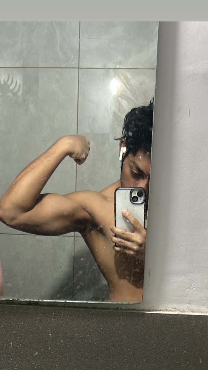 showreeeeet's tweet photo. triceps looked good today✌🏼 https://t.co/iRIrKd1vja