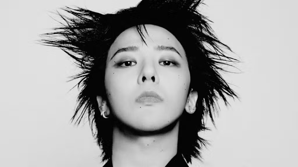 kchartsmaster's tweet photo. Most popular male soloist songs on MelOn each month in 2025 so far:  

January: G-DRAGON - HOME SWEET HOME (feat. TAEYANG, DAESUNG) 
February: G-DRAGON - HOME SWEET HOME (feat. TAEYANG, DAESUNG) 
March: G-DRAGON - TOO BAD (feat. Anderson .Paak)
April: G-DRAGON - TOO BAD (feat. Anderson .Paak) 
May: 10CM - To Reach You 
June: 10CM - To Reach You 
July: WOODZ - Drowning 
August: WOODZ - Drowning 
September: WOODZ - Drowning
October: WOODZ - Drowning
November: WOODZ - Drowning