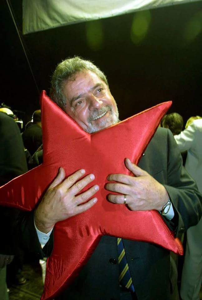 ptpb13's tweet photo. Em Lima, o Flamengo foi treta com o gol do camisa 13. E no Brasil Lula vai ser tetra com o 13. Coincidência? Não, competência!! ⭐️🇧🇷 https://t.co/dBhmu4SHdm