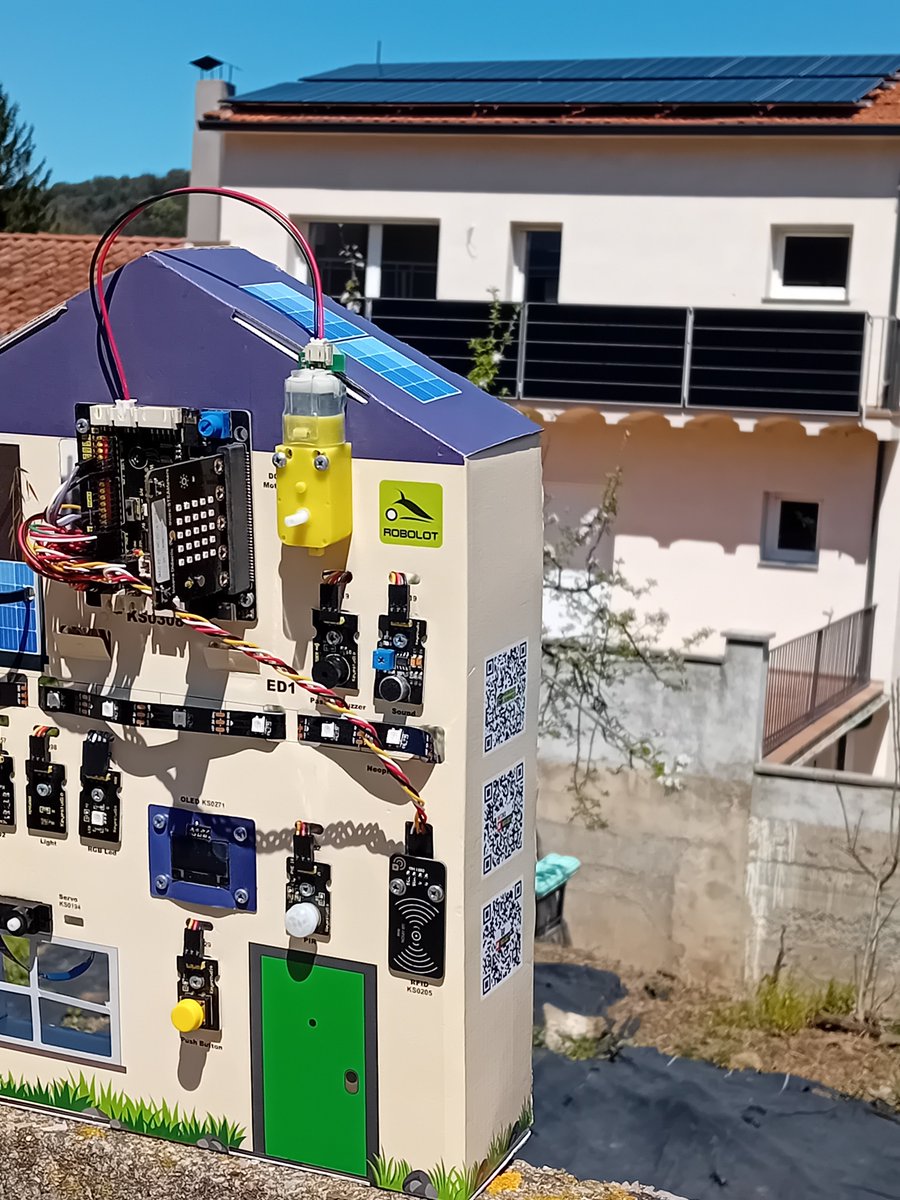 ToniMorenoRey's tweet photo. Gran proposta d' @energiacat :
📈"Aprèn a monitoritzar i auditar el consum energètic i aplicar mesures d'optimització"
🙃Les plaques didàctiques d'@Innovadidactic a @olotuit monitoritzen energia : #ESP32STEAMakers, #microSTEAMakers, #FoxBit
Amb🧩@steamakersblock @microblocksfun https://t.co/5omaPre4aQ