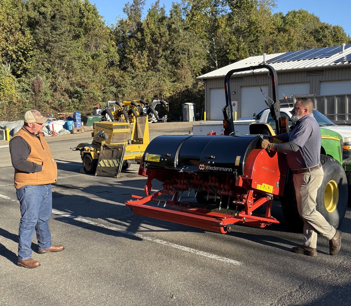 tonygus14's tweet photo. Late season delivery of a @wiedenmannusa XF/6 just in time for a fall deep tine in MD. https://t.co/0n5K8b2AEQ