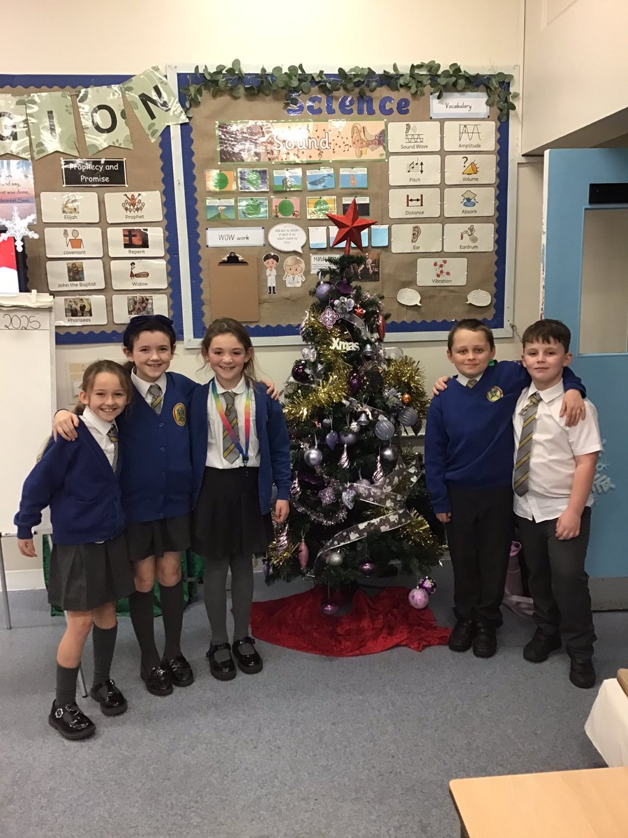 StPPPrimaryY4's tweet photo. 🎄✨ Some of Year 4 decorated the tree and classroom today to make everything look festive—we’re so excited for Christmas! https://t.co/Nb16E3zRU7