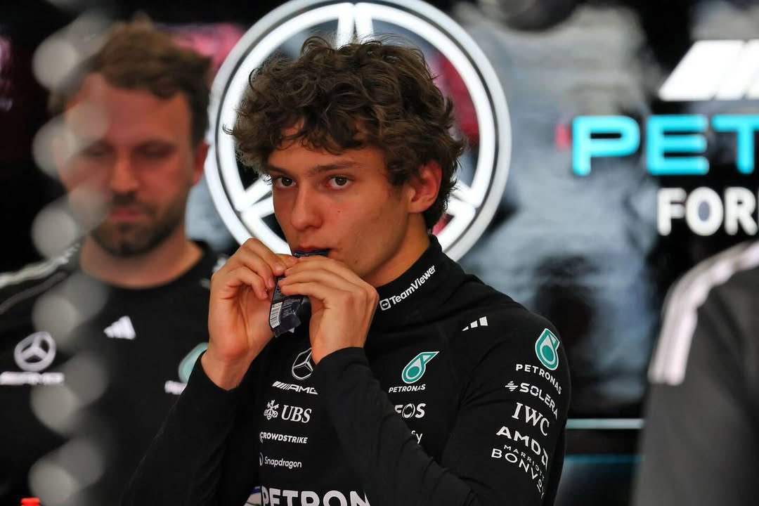 MercedesF1ARG's tweet image. Mercedes recopiló un total de 1100 comentarios de odio en la cuenta de Kimi (hay hasta amenazas de muerte) y 300 en las cuentas del equipo.

👉 Dichos comentarios serán otorgados a la FIA para su campaña en contra del acoso en redes.

👉 La FIA ya pidió los mensajes.