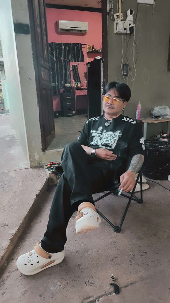 TPKzaa's tweet photo. ; ทุกการใจดำของฉันมันก็เต็ม ไปด้วยความใจดีมาก่อน.🖤  
#โสดดด #หนองคายหนาวมาก #เหงาๆDM https://t.co/Sl83QEqWq3