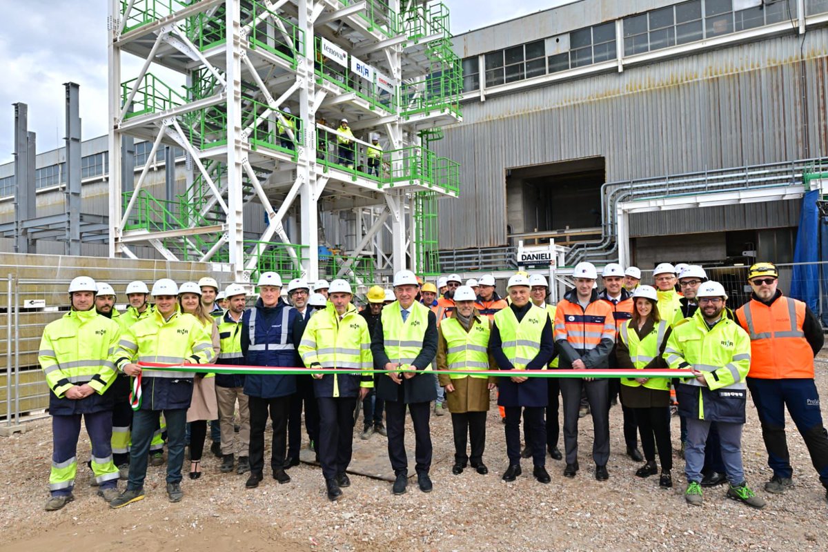 mimit_gov's tweet image. Visita del ministro Urso al cantiere #Hydra della multinazionale @RINA1861 a #CastelRomano, miniacciaieria progettata per sperimentare #idrogeno in tutte le fasi del ciclo dell’#acciaio.
Urso "Tecnologia decisiva anche per piena decarbonizzazione #exIlva"
mimit.gov.it/it/notizie-sta…