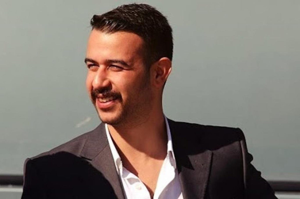 Ege Üniversitesi Rektörlüğü, Şehit Fırat Çakıroğlu'nun ailesi hakkında icra takibi başlattı.

Fırat Çakıroğlu Şehittir Haddini Bil!