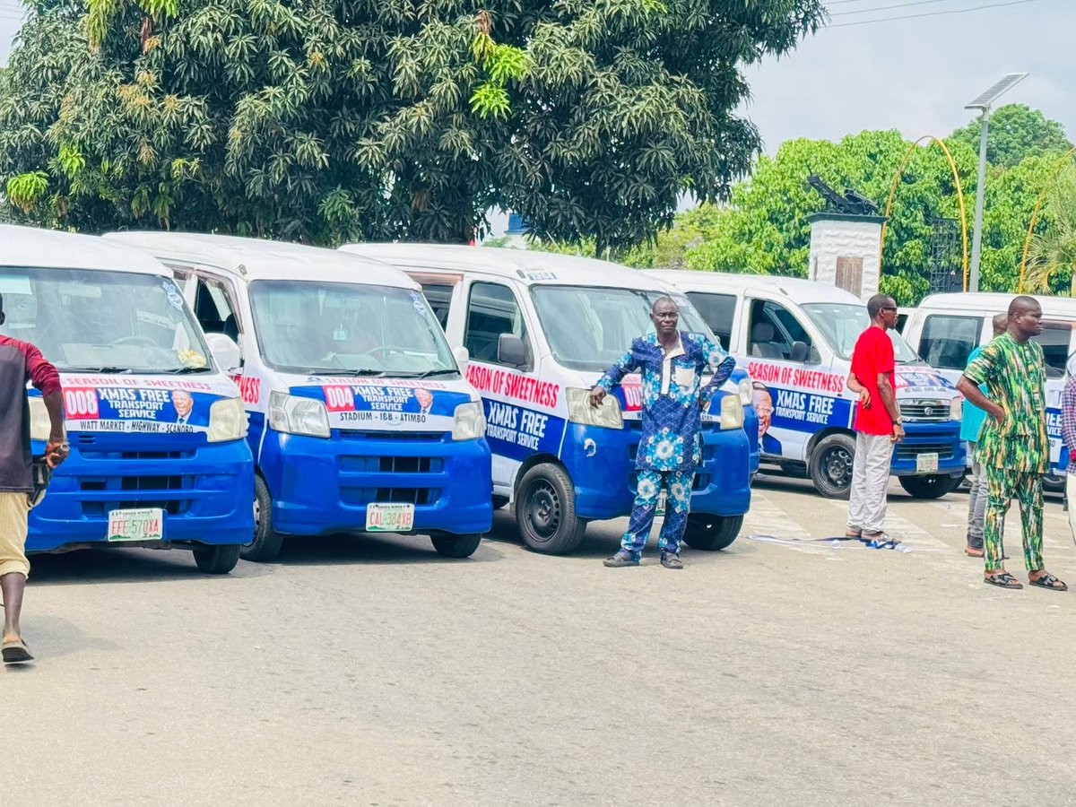 CrossRiverVine's tweet photo. Governor Bassey Otu flags-off free bus shuttle for Cross Riverians For the Christmas Season
#ThinkCrossRiver
#SeasonOfSweetness https://t.co/rdSfHCaI5W