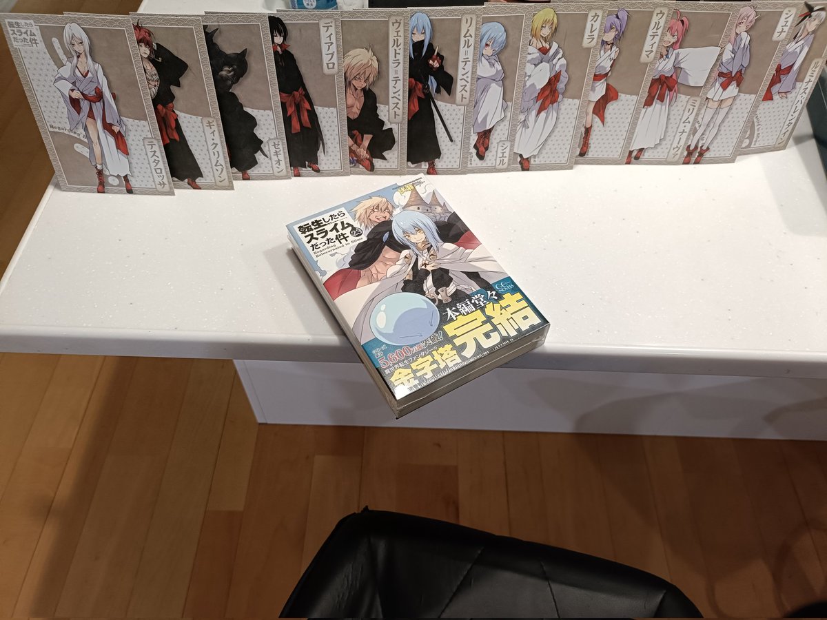 mio1155331's tweet photo. 娘が待ちに待った転スラ最終巻（特装版）が本日届きました✨1巻と最終巻のシズリムの構図同じなのめちゃ良いですね、喜んでてかわよ🥰 https://t.co/biC8cKjpBz