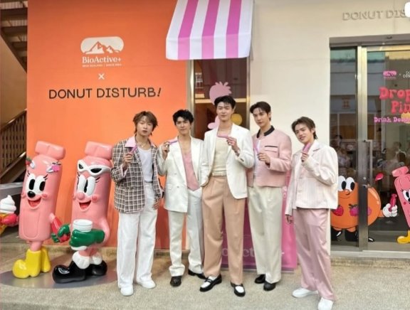KolliP55148's tweet photo. ⭐💖✨ baby Pคาเฟ่หล่อบอกต่อด้วย..
เตรียมตัวเลยค่ะ เพราะ BioActive+ ไปโผล่ที่
Donut Disturb Ari แล้ว!

#BioActivex MeenNicha

#BioActiveGlutaCafe

#Bioactiveth

#BioActivexMaxky

#BioActivexSavesaisawat

#BioActivexisamsame

#BioActivexBenten Pattara https://t.co/gvYJHYBXht