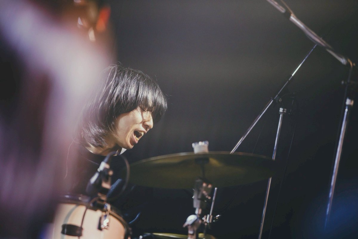 今年、最後の月になりました
2025年も東京少年倶楽部を
聴いてくれて、ライブを見てくれてありがとう

12月は活休前ラストワンマンがあります

12月11日 渋谷La.mamaで待ってるよ！
w.pia.jp/t/tokyoshonenn…

Photo <a href="/rkmttk/">Riku</a> 
2025.11.26 @ TOKIO  TOKYO
