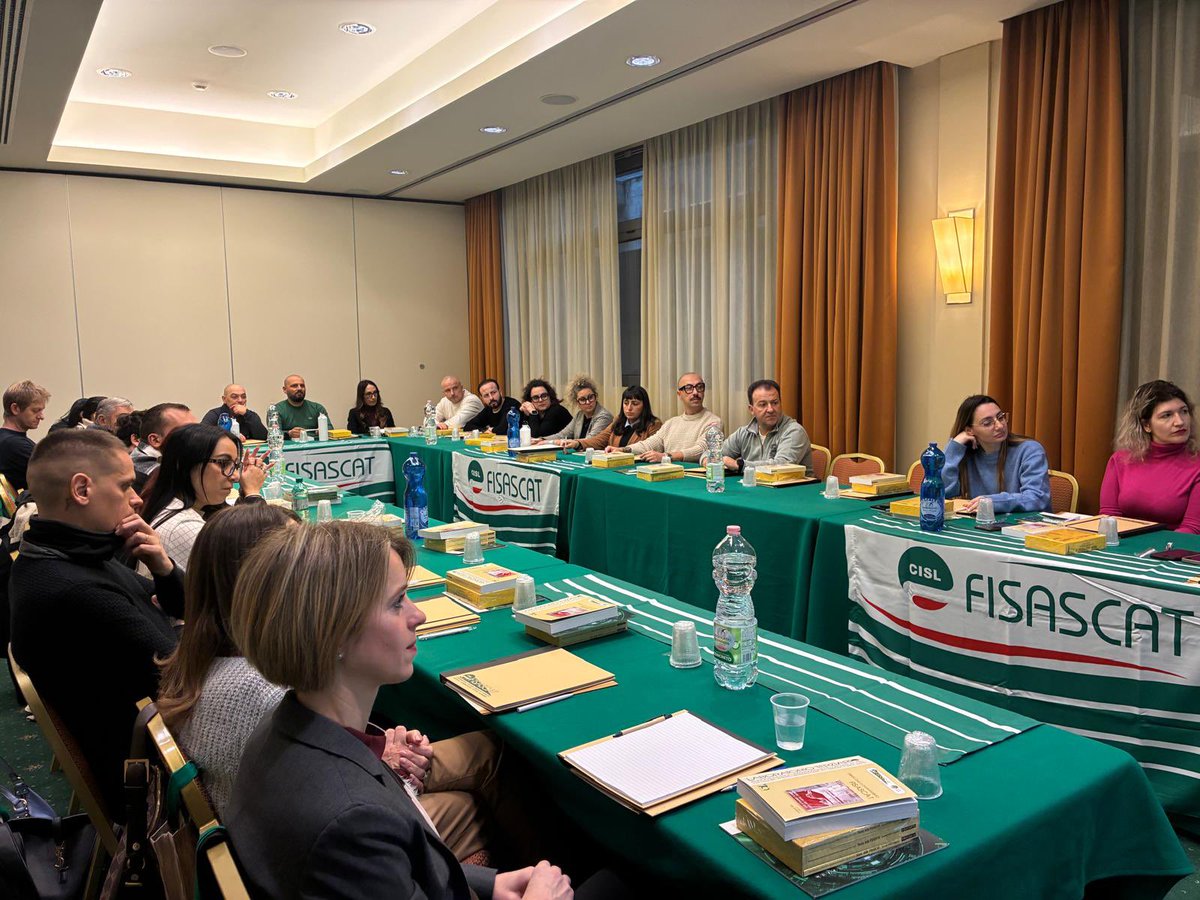 🟢 #Formazione Al via a Firenze la XIII edizione del #CorsoLungo #FisascatCisl, destinata a quadri ed operatori delle strutture territoriali e regionali. Il primo modulo incentrato sulla storia e i valori della #Cisl e della Fisascat, sulla dimensione europea e internazionale e