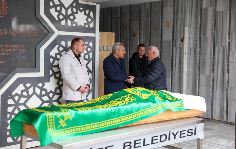 Guncel53's tweet photo. Devlet Himayesinde Yetişti, Son Yolculuğuna Protokol Uğurladı https://t.co/1YdHYXh3R8 https://t.co/5KD7C5JbnF