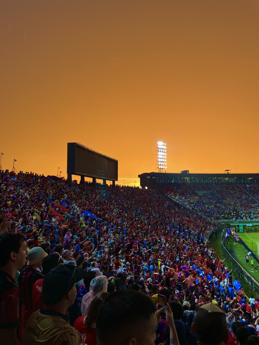lujanmatiauda_'s tweet photo. Nada más hermoso que ver a tu club campeón bajo este cielo 💙❤️ https://t.co/iBSK3TsaLA